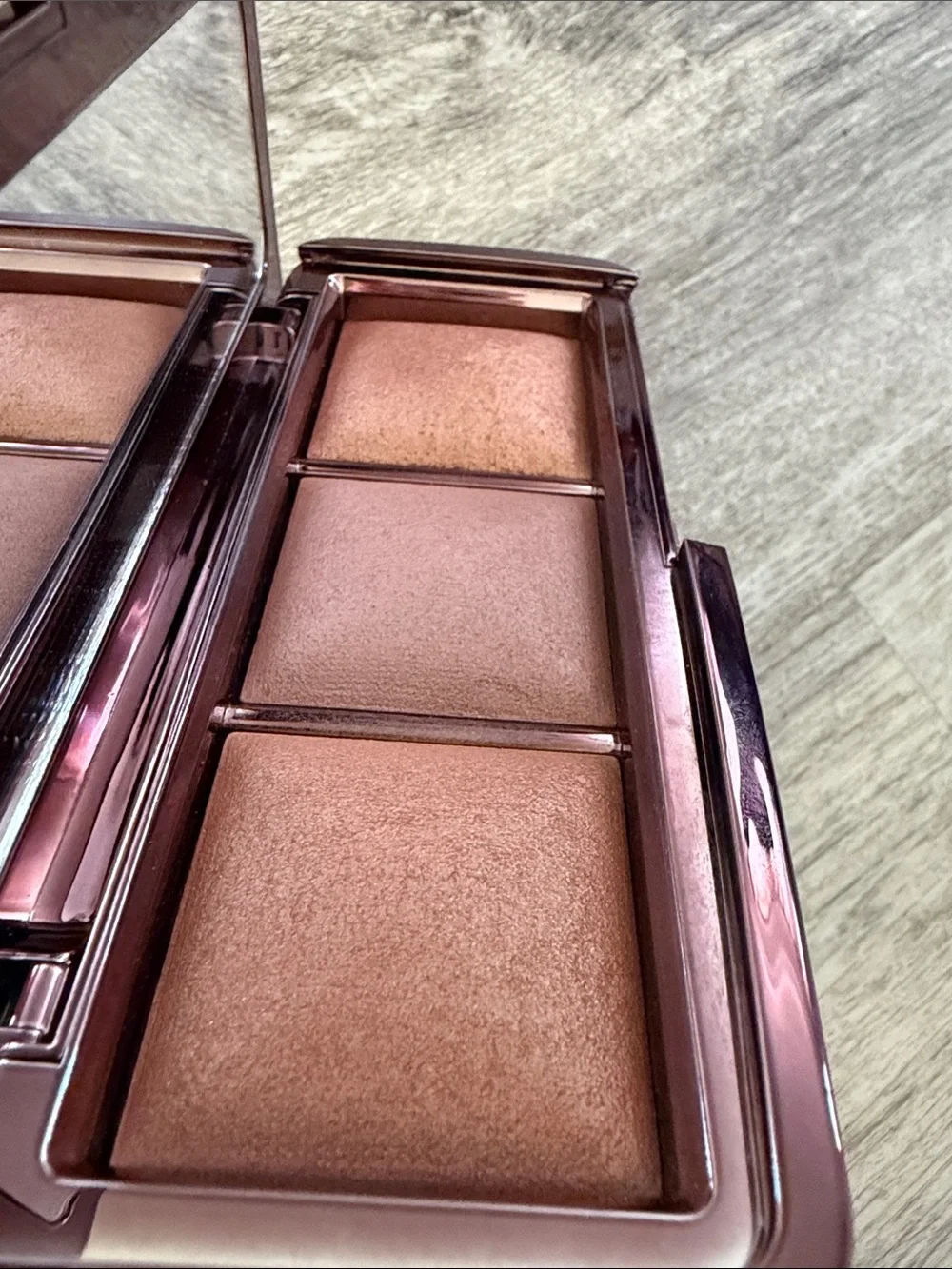 Neutral lighting Bronze Trio Face Palette - volume 3